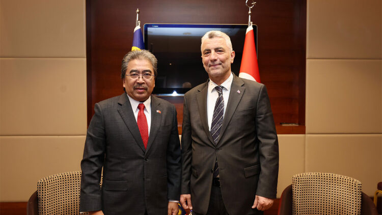 Bakan Bolat, Malezya Yatırım Ticaret ve Sanayi Bakanı ile görüştü