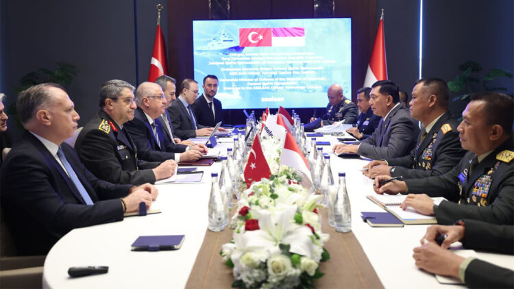 Yaşar Güler Endonezya Savunma Bakanı ile ASELSAN'ı ziyaret etti