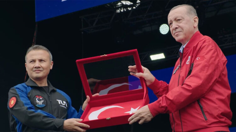 Uzay çalışmalarımızda attığımız her adımla daha ileri hedeflere yürüyoruz