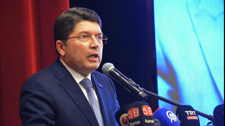 Yeni bir anayasayla Türkiye Yüzyılı'na başlamamız lazım