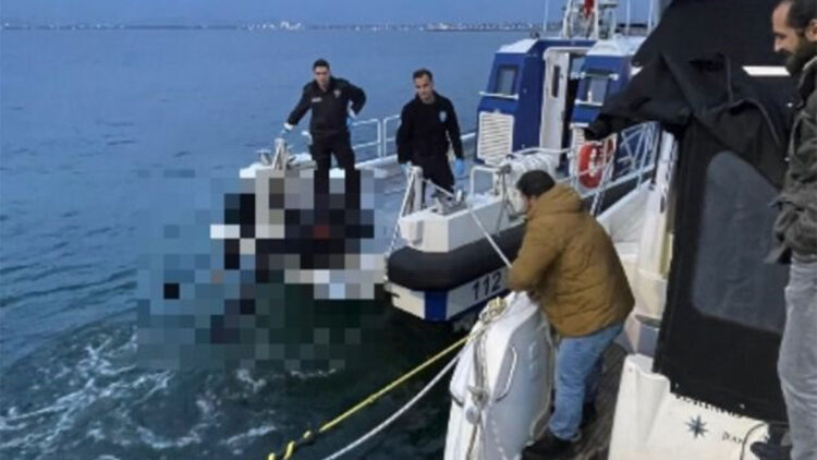 Balıkçılar denizde dalgıç kıyafetli erkek cesedi buldu