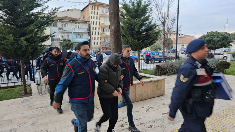 Banka hesabı kiralayıp dolandırıcılara gönderen kişilere operasyon: 16 gözaltı