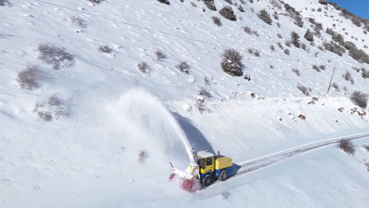 Bayburt'ta kar mesaisi; 44 köy yolu ulaşıma açıldı
