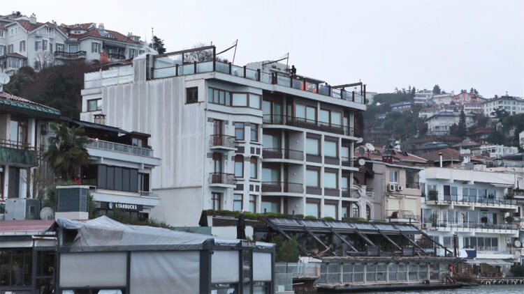 Bebek Otel'de kaçak yapılar yıkıldı