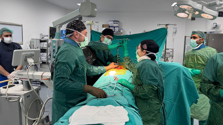 Bitlis’te ilk defa kapalı yöntem omurga ameliyatı yapıldı