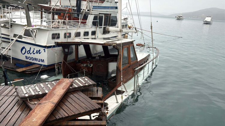 Bodrum'da 2 tekne suya gömüldü