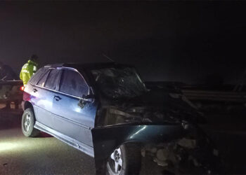 Bursa'da bariyere çarpan otomobildeki 2 kişi ağır yaralandı