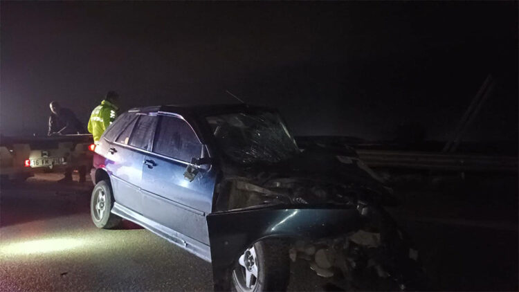 Bursa'da bariyere çarpan otomobildeki 2 kişi ağır yaralandı