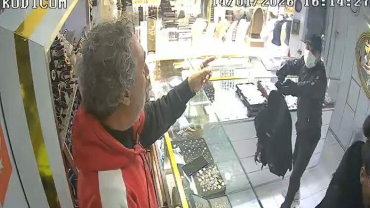 Bahçelievler'de kuyumcuda soygun; 3 milyon liralık altını alıp kaçtı