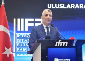 Bakan Bolat, İstanbul Mobilya Fuarı'nda konuştu
