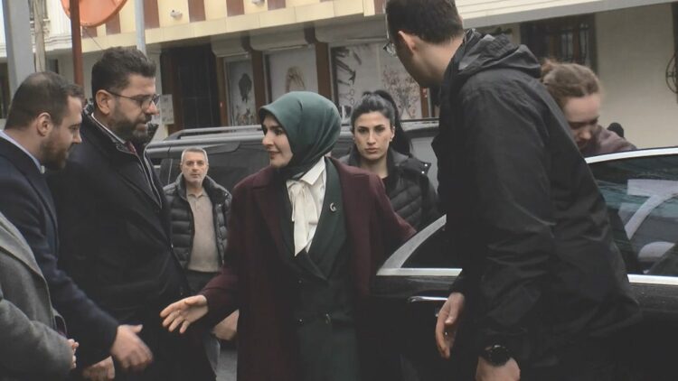 Bakan Göktaş, kreşte şiddete uğradığı belirtilen çocuğu ziyaret etti