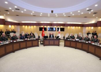 Bakan Güler, Kara Kuvvetleri Komutanlığı'nda toplantıya katıldı