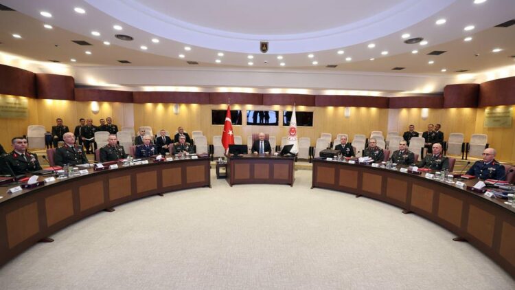 Bakan Güler, Kara Kuvvetleri Komutanlığı'nda toplantıya katıldı