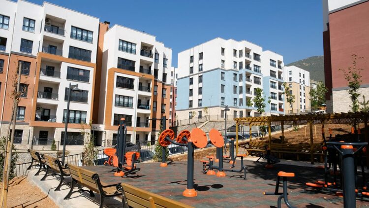 Bakan Kurum, yapımı tamamlanan afet konutlarını paylaştı