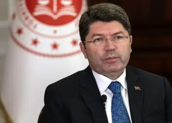 Bakan Tunç, şehitler Fethi Sekin ve Musa Can'ı andı