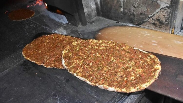 Bakanlık listeyi güncelledi: Lahmacun harcında sakatat çıktı