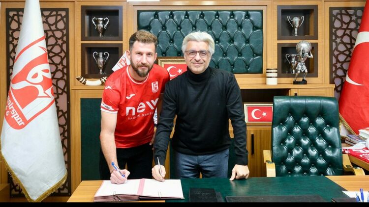 Balıkesirspor forvet Akın Arıcan'ı renklerine bağladı