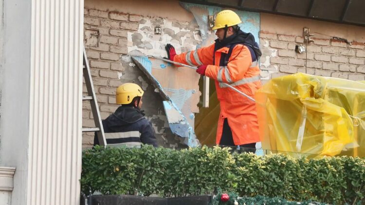 Baylan Pastanesi'nin kaçak bölümleri yıkılıyor