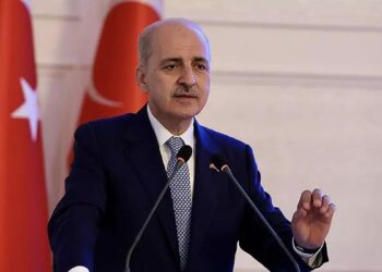 Bayrağımıza uzanan her el tüm milletimize uzanmış demektir