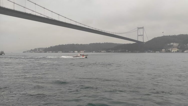 Bebek'te denizde ceset bulundu