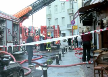 Beşiktaş'ta restoranda çıkan yangın söndürüldü