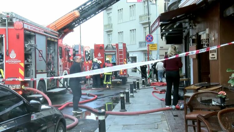 Beşiktaş'ta restoranda çıkan yangın söndürüldü