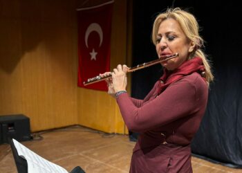 Bestecilere ilham flüt sanatçısı Lelya Bayramoğulları'nda dünya çapında ödül
