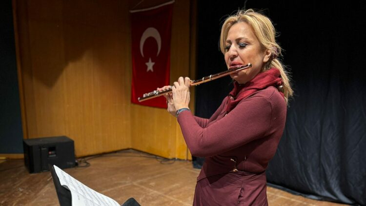 Bestecilere ilham flüt sanatçısı Lelya Bayramoğulları'nda dünya çapında ödül
