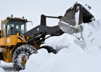 Bitlis'te kar durdu, kapanan yollar tekrar açıldı