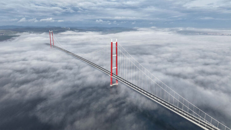 Sis içinde kalan 1915 Çanakkale Köprüsü dronla görüntülendi