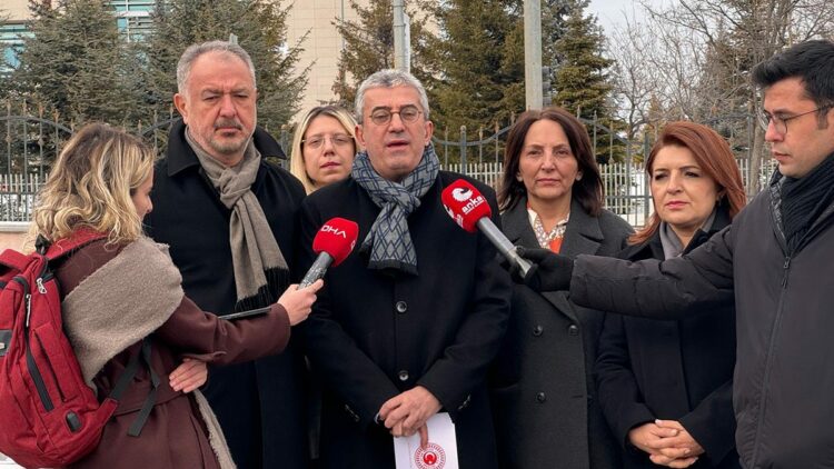 CHP'den 'Vakıflar Kanunu' için AYM başvurusu