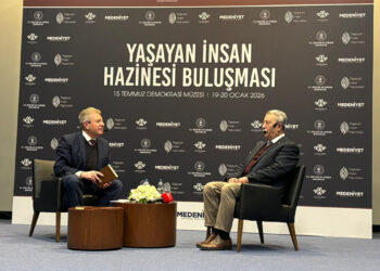 Cilt sanatçısı Mehmet Karslı, gençlerle bir araya geldi