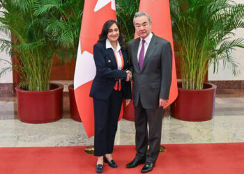 Çin Dışişleri Bakanı, Kanada Dışişleri Bakanı ile bir araya geldi