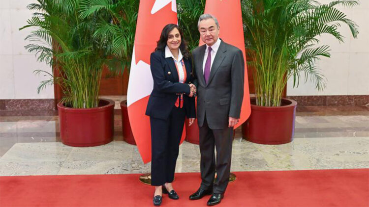 Çin Dışişleri Bakanı, Kanada Dışişleri Bakanı ile bir araya geldi