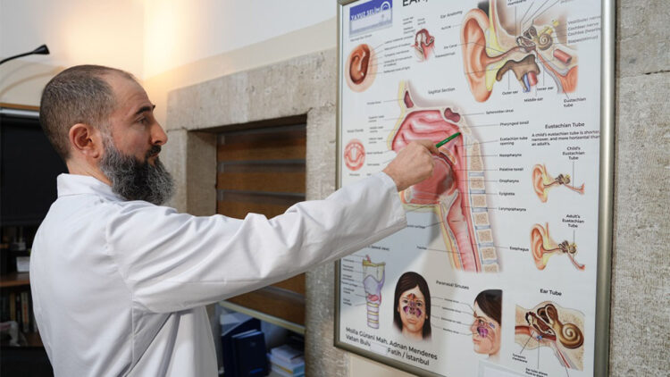 Çocuklarda kulak iltihabı veya geçmeyen öksürüklerin sebebi geniz eti olabilir