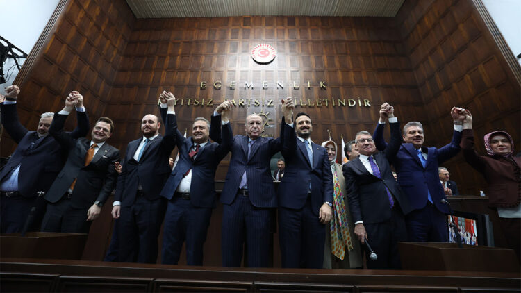 Millet İttifakı listelerinden milletvekili seçilmişlerdi; AKP'ye geçtiler