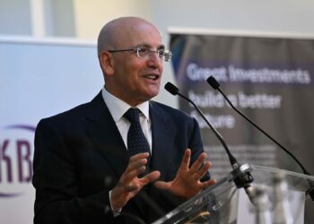 vCari açığın sürdürülebilir seviyelerde kalmasını bekliyoruz