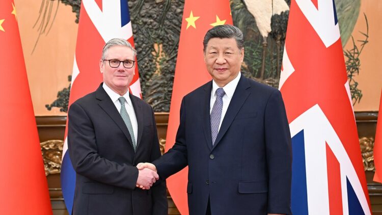 Çin Devlet Başkanı Şi, İngiltere Başbakanı Starmer ile görüştü