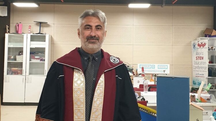 Çocuklarınızı test kitaplarına hapsetmeyin, evinizi laboratuvara çevirin