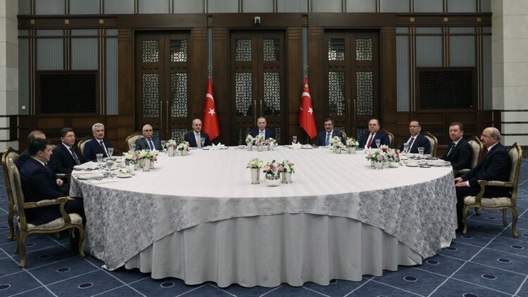 Cumhurbaşkanı Erdoğan, üst düzey bürokratlarla bir arada