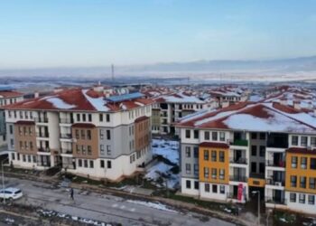 Depremin vurduğu İslahiye'de hak sahipleri konutlarına taşındı