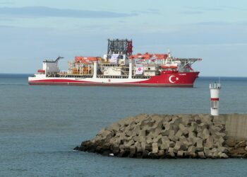 Derin deniz sondaj gemisi 'Yıldırım', Filyos Limanı'na ulaştı