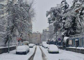 Diyarbakır'da yoğun kar yağışı; bazı uçak seferleri iptal edildi