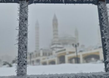 Diyarbakır'da yoğun sis ve kırağı; uçak seferleri iptal edildi