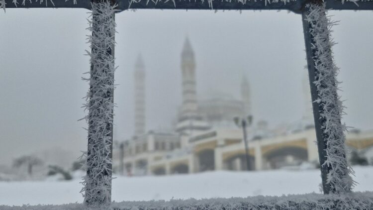 Diyarbakır'da yoğun sis ve kırağı; uçak seferleri iptal edildi