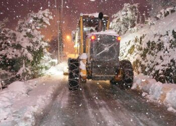 Doğu Karadeniz'de kar esareti; 1330 yerleşim yerinin yolu kapandı