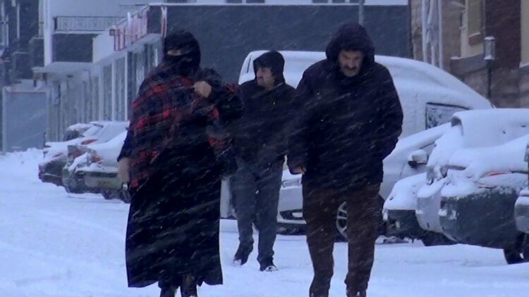 Doğu kar altında; bin 561 yerleşim biriminin yolu kapandı