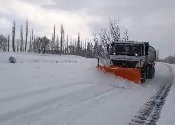 Doğu'da 2 bin 851 yerleşim biriminin yolu kapandı