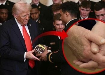 Donald Trump, elindeki morlukların sebebini açıkladı