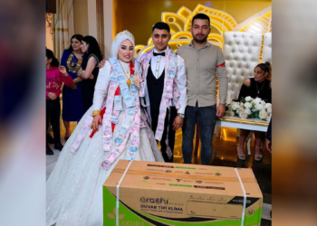 Düğünde gelin ve damada takı yerine klima hediye etti